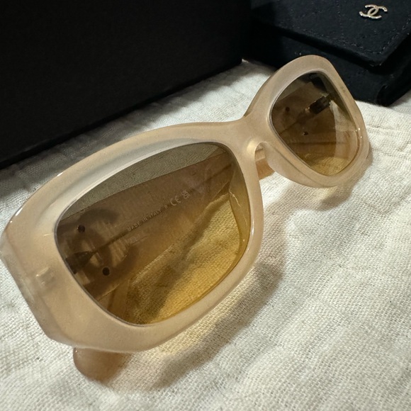 Chanel Rectangle Sunglasses Acete Dark Beige and Light gold Ref.5493 - Picture 11 of 12